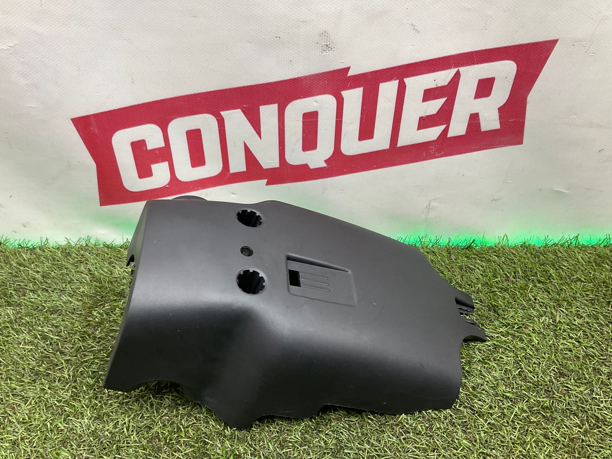 Кожух рулевой колонки Land Rover Defender II L663 2022